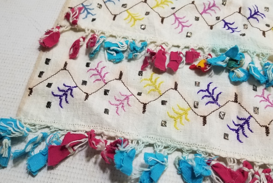 ÜZERİ HAYAT AĞAÇLI VE GÜMÜŞ TELKARİ İŞÇİLİKLİ OSMANLI DÖNEMİ YAĞLIK - ÖNLÜK