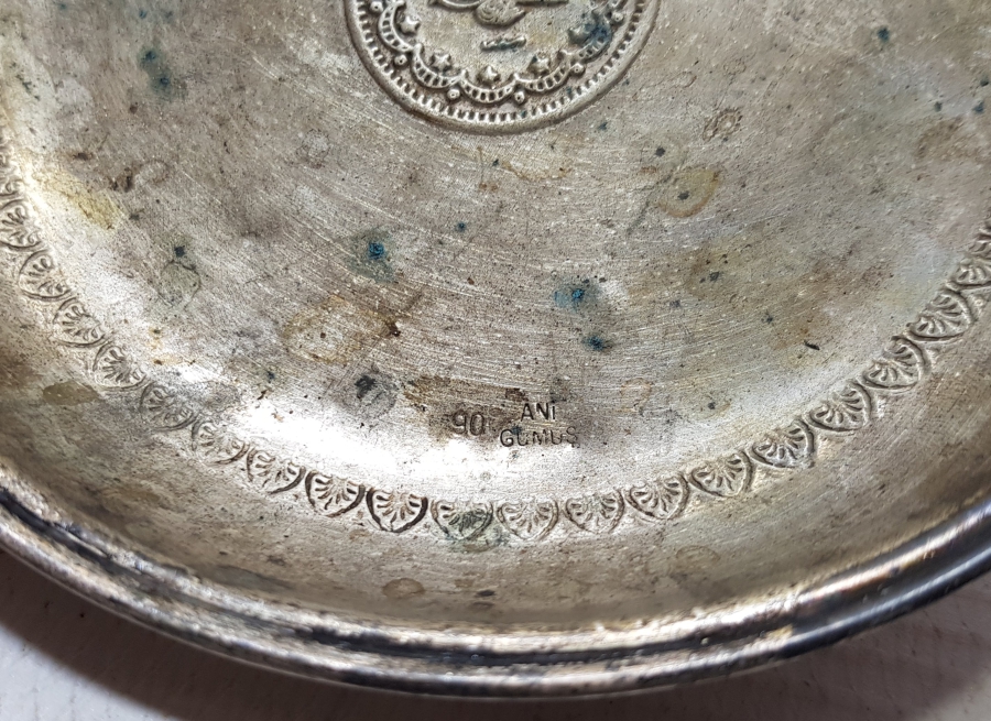 ORTASI TUĞRA FİGÜRLÜ ANTİKA GÜMÜŞ KINA TASI