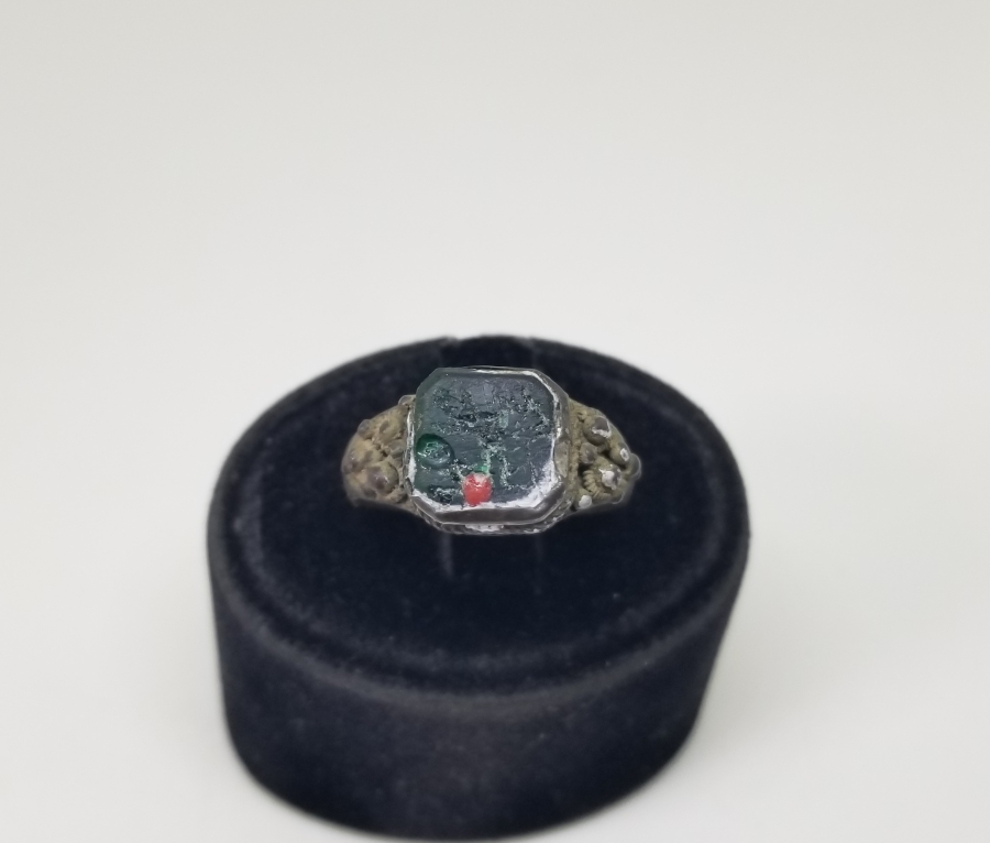 ÜZERİ KAN TAŞLI VE OSMANLICA YAZILI GÜMÜŞ YÜZÜK