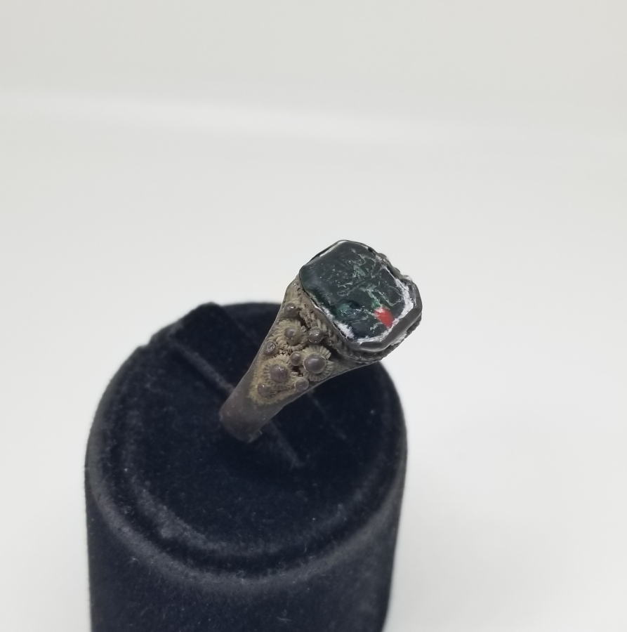 ÜZERİ KAN TAŞLI VE OSMANLICA YAZILI GÜMÜŞ YÜZÜK