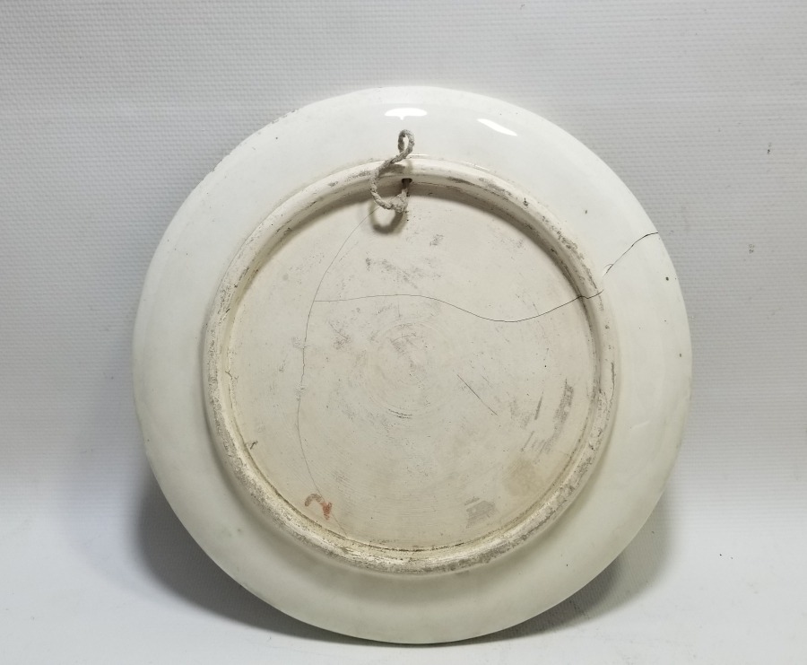 ÜZERİNDE TUĞRA FORMUNDA BESMELE-İ ŞERİF BULUNAN EL BOYAMA ANTİKA DUVAR TABAĞI