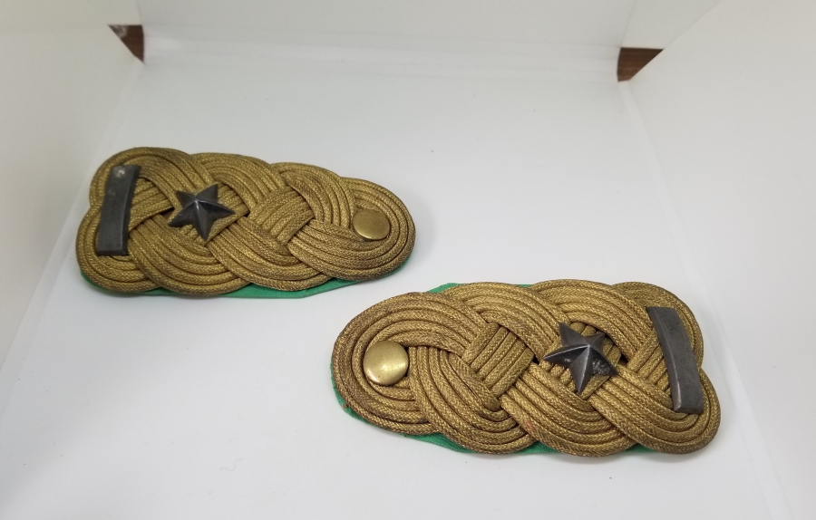 ÜZERİ SIRMA İŞÇİLİKLİ 1. DÜNYA SAVAŞI DÖNEMİ SUBAY APOLETİ