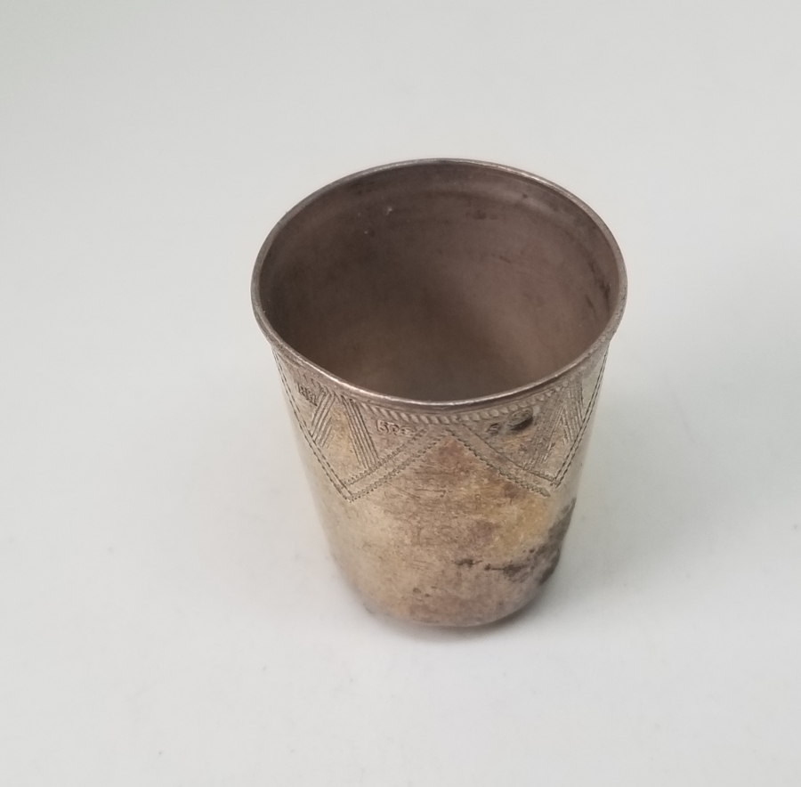 ÜZERİ KALEM İŞÇİLİKLİ VE DAMGALI ANTİKA TERZİ YÜKSÜĞÜ