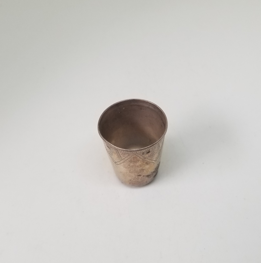 ÜZERİ KALEM İŞÇİLİKLİ VE DAMGALI ANTİKA TERZİ YÜKSÜĞÜ