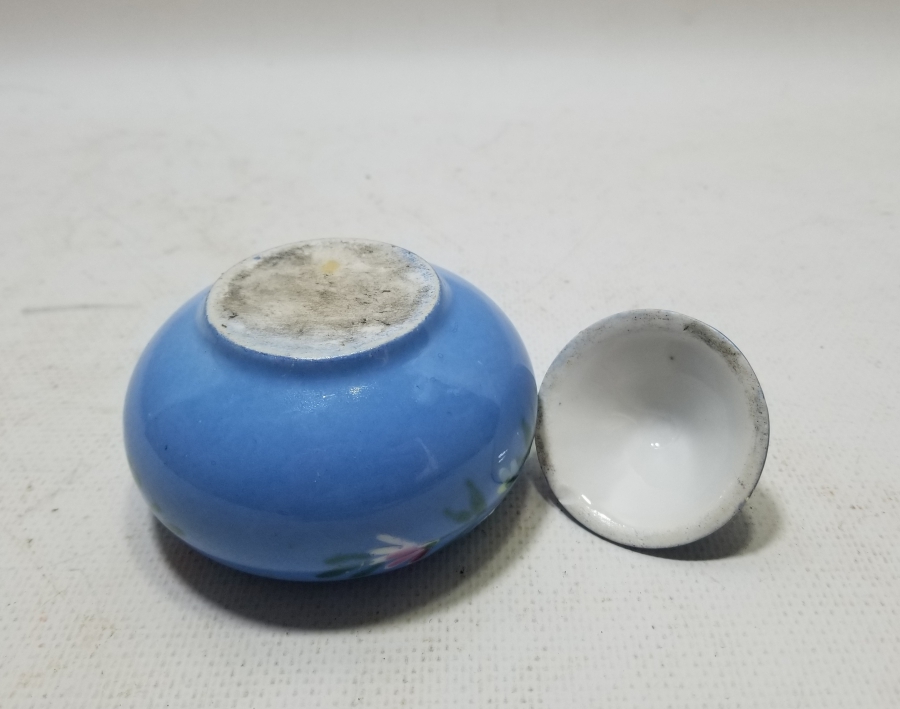 ÜZERİ EL BOYAMA İŞÇİLİKLİ OSMANLI DÖNEMİ PORSELEN HATTAT MÜREKKEPLİĞİ