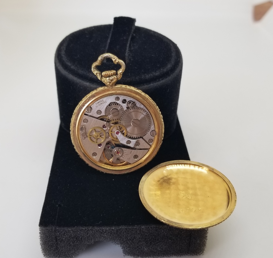 ÜZERİ HİLAL MOTİFLİ ALTIN VE MİNE İŞÇİLİKLİ KURMALI OSMANLI DÖNEMİ CEP SAATİ