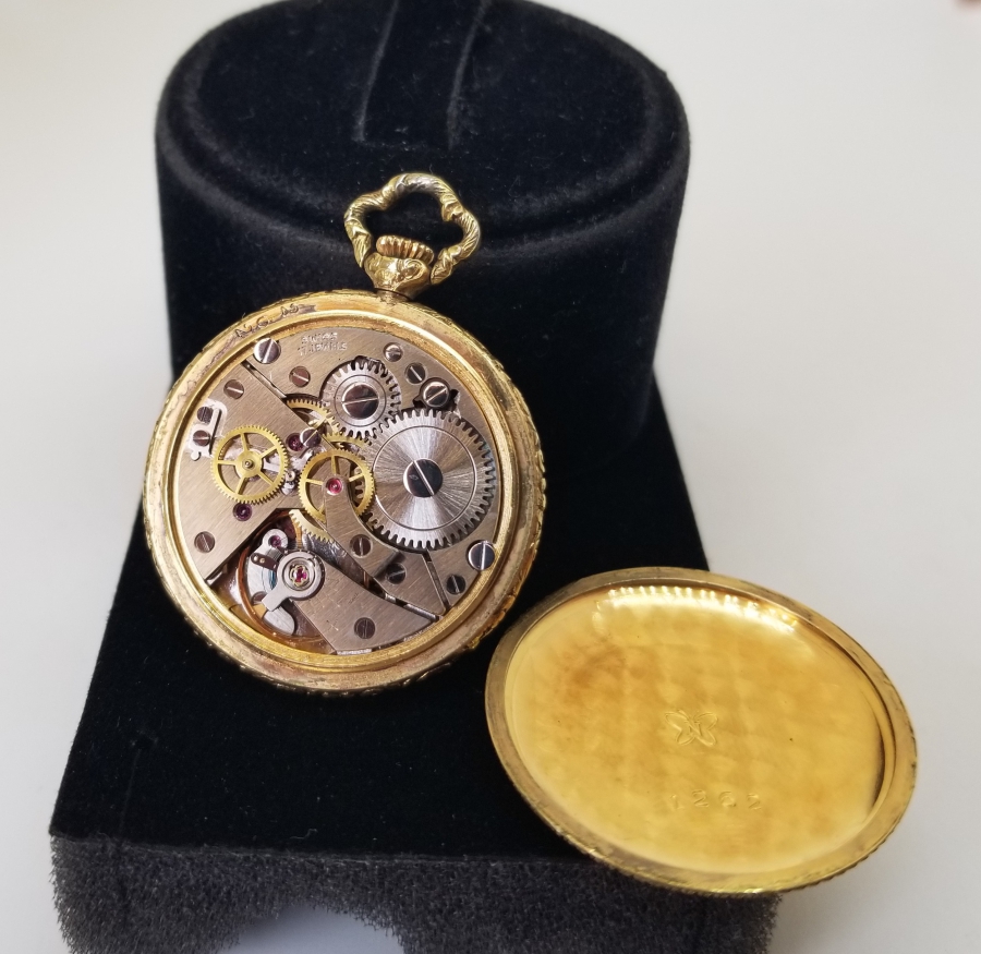 ÜZERİ HİLAL MOTİFLİ ALTIN VE MİNE İŞÇİLİKLİ KURMALI OSMANLI DÖNEMİ CEP SAATİ