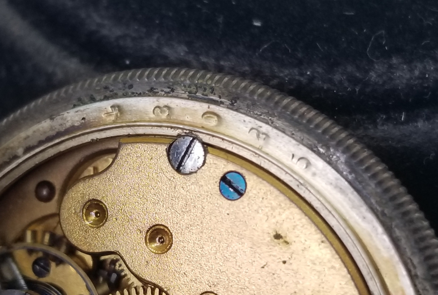 ALTIN BEZELİ VE KABARTMA İŞÇİLİKLİ NADİR AMERİKAN WALTHAM CEP SAATİ