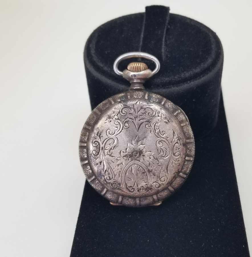 ALTIN BEZELİ VE KABARTMA İŞÇİLİKLİ NADİR AMERİKAN WALTHAM CEP SAATİ