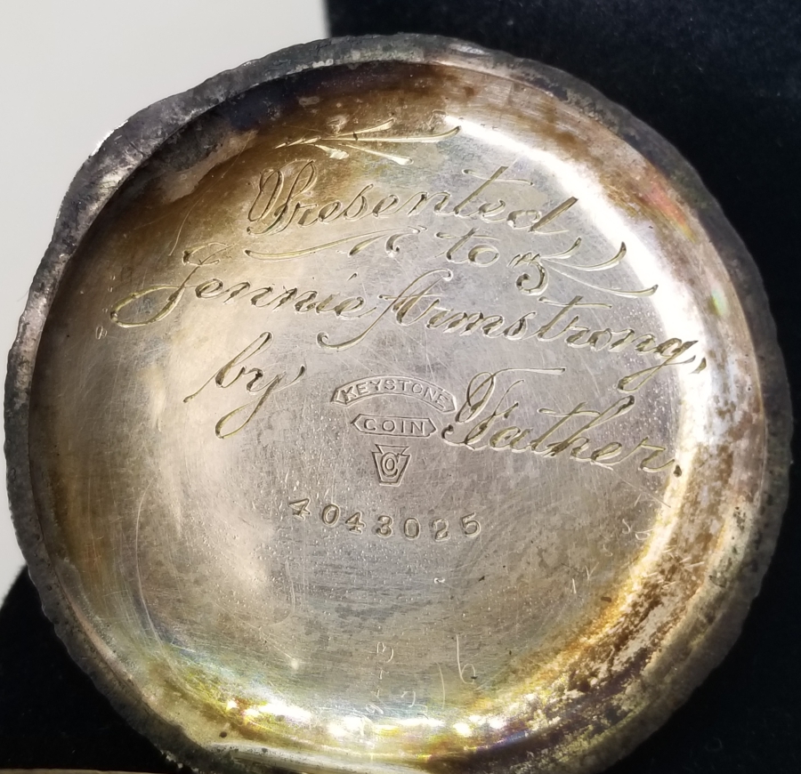 ALTIN BEZELİ VE KABARTMA İŞÇİLİKLİ NADİR AMERİKAN WALTHAM CEP SAATİ