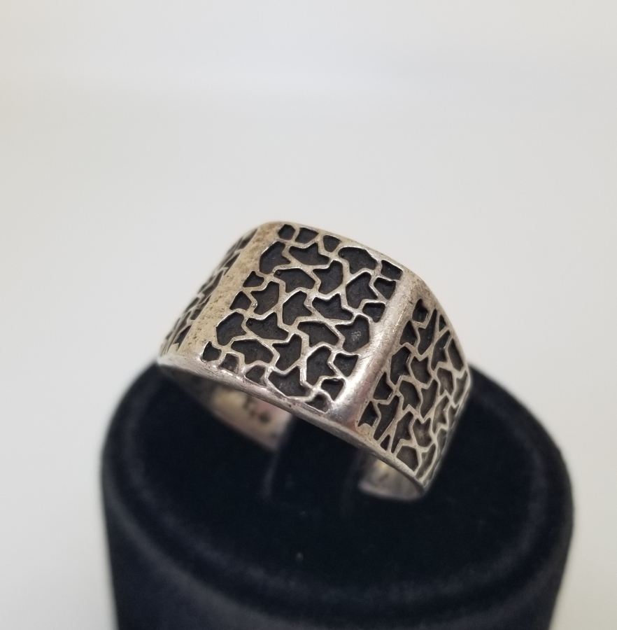 KABARTMA İŞÇİLİKLİ GÜMÜŞ YÜZÜK