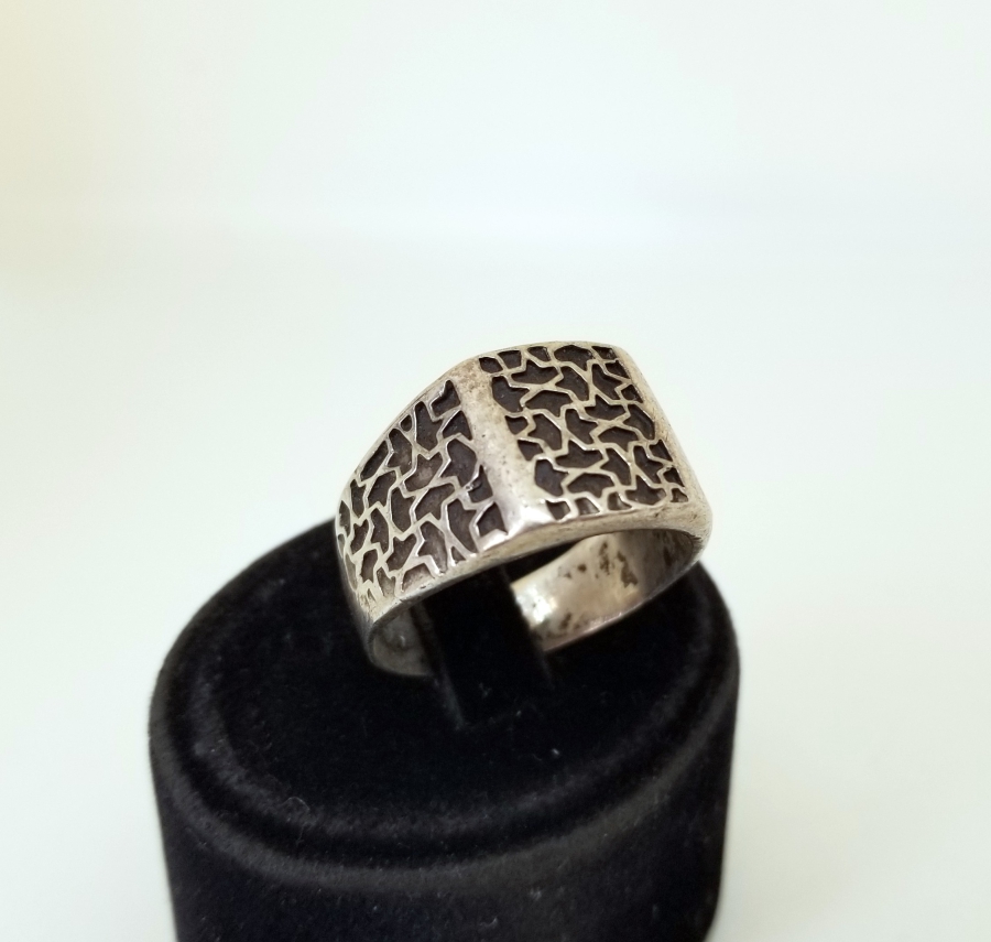 KABARTMA İŞÇİLİKLİ GÜMÜŞ YÜZÜK