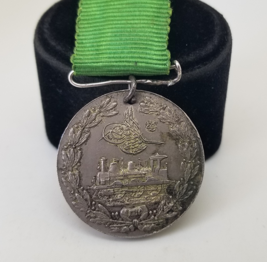 ORİJİNAL ASKI VE KURDELASI İLE GÜMÜŞ HİCAZ DEMİRYOLU MADALYASI