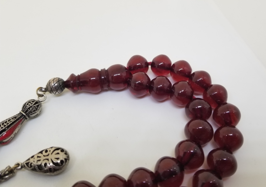 ÇUBUK PARÇADAN YAPILMIŞ GÜMÜŞ PÜSKÜLLÜ SIKMA KEHRİBAR TESPİH