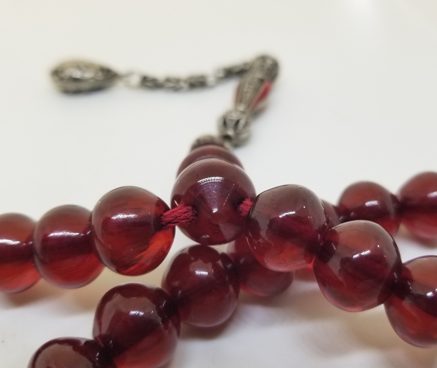 ÇUBUK PARÇADAN YAPILMIŞ GÜMÜŞ PÜSKÜLLÜ SIKMA KEHRİBAR TESPİH