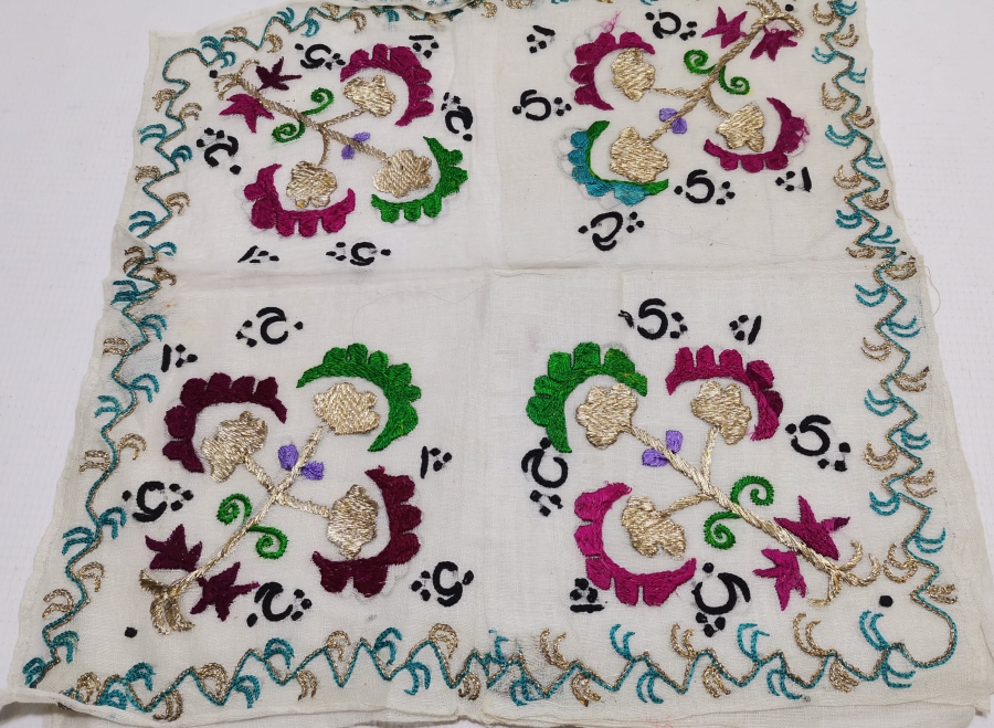 ÜZERİ OSMANLICA YAZILI GÜMÜŞ VE İPEK İŞÇİLİKLİ NADİR SÖZ ÇEVRESİ