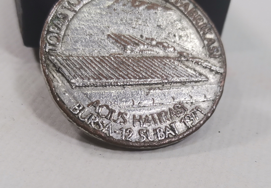 MURAT 124 GÖRSELLİ TOFAŞ TÜRK OTOMOBİL MARKASI AÇILIŞ HATIRASI ANAHTARLIK