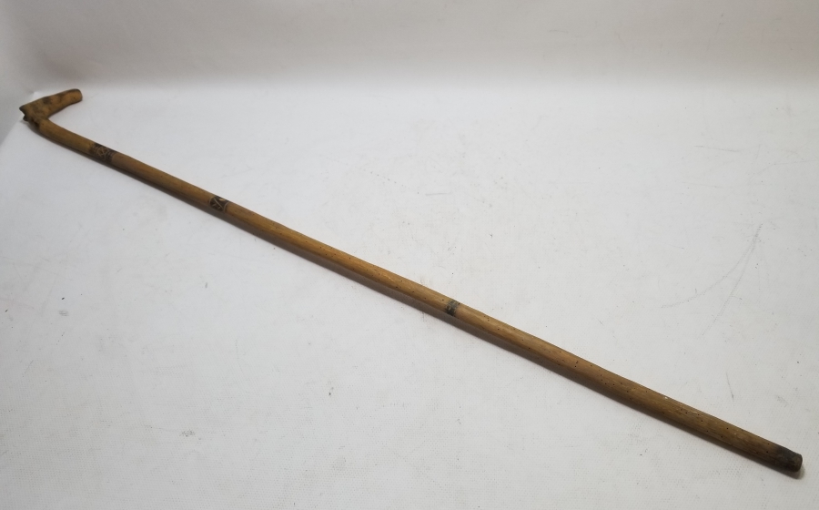 HAYVAN BAŞI FORMUNDA YAPILMIŞ OSMANLI DÖNEMİ AHŞAP DERVİŞ BASTONU