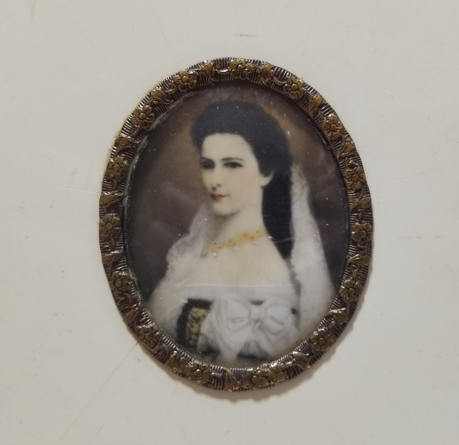 ÖZEL YAPIM ANTİKA FİLDİŞİ ELİSABETH GÖRSELLİ ÇERÇEVE