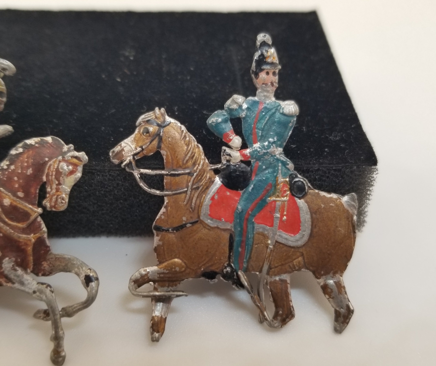 İKİ ADET EL BOYAMA ANTİKA KURŞUN ASKER