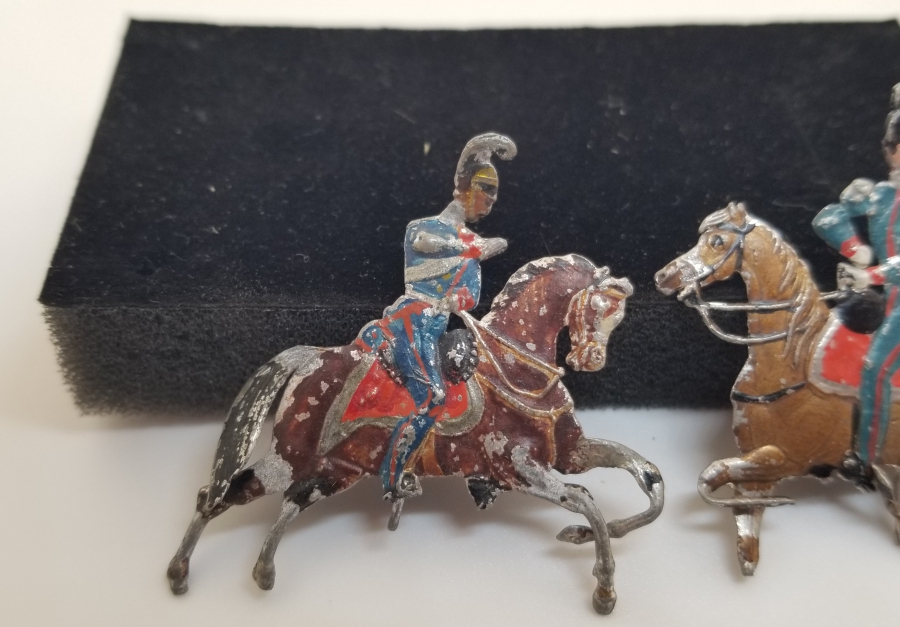 İKİ ADET EL BOYAMA ANTİKA KURŞUN ASKER