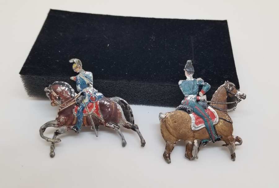 İKİ ADET EL BOYAMA ANTİKA KURŞUN ASKER