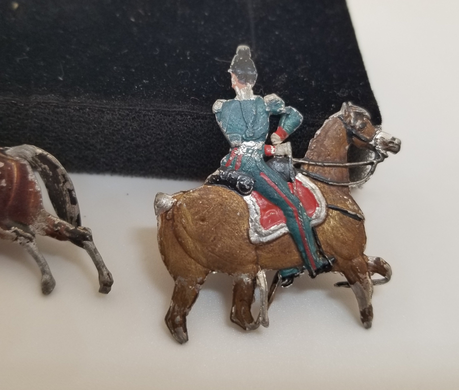 İKİ ADET EL BOYAMA ANTİKA KURŞUN ASKER