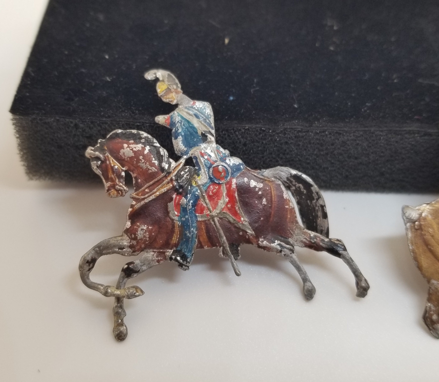 İKİ ADET EL BOYAMA ANTİKA KURŞUN ASKER