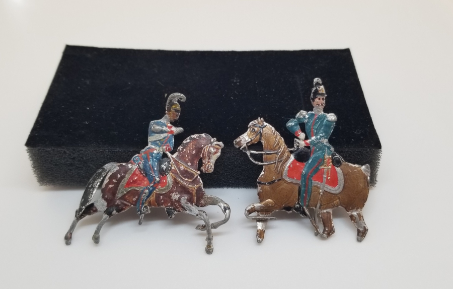 İKİ ADET EL BOYAMA ANTİKA KURŞUN ASKER