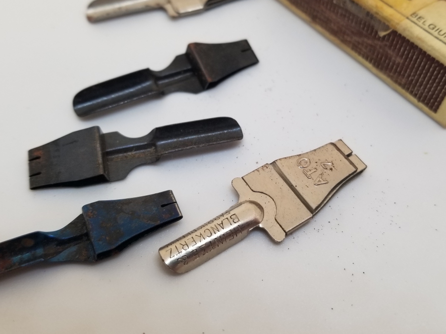 ORİJİNAL KUTUSUNDA ANTİKA DİVİT LOTU