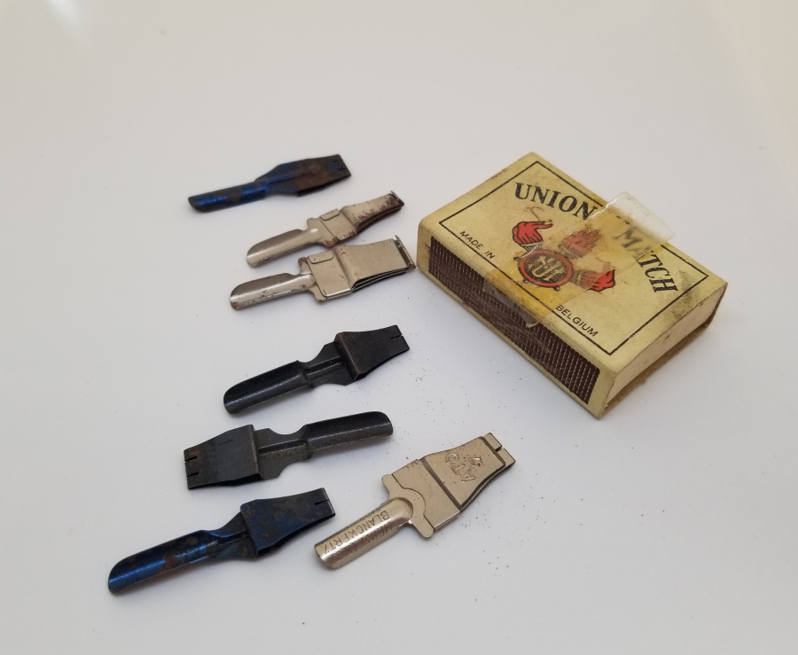 ORİJİNAL KUTUSUNDA ANTİKA DİVİT LOTU