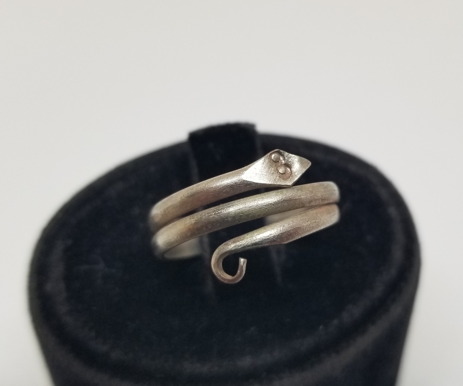 KABARTMA İŞÇİLİKLİ YILAN FORMLU OSMANLI DÖNEMİ RUM İŞİ YÜZÜK