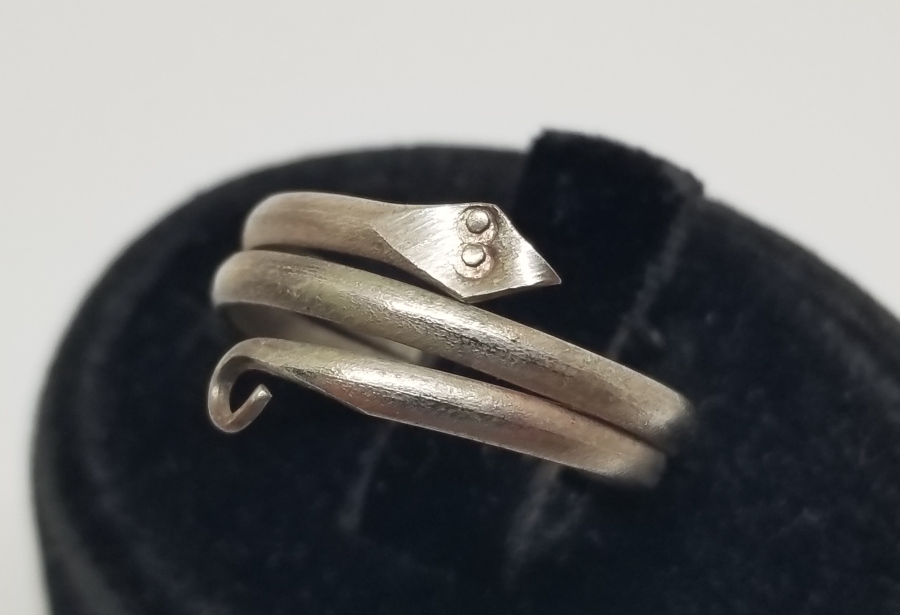 KABARTMA İŞÇİLİKLİ YILAN FORMLU OSMANLI DÖNEMİ RUM İŞİ YÜZÜK