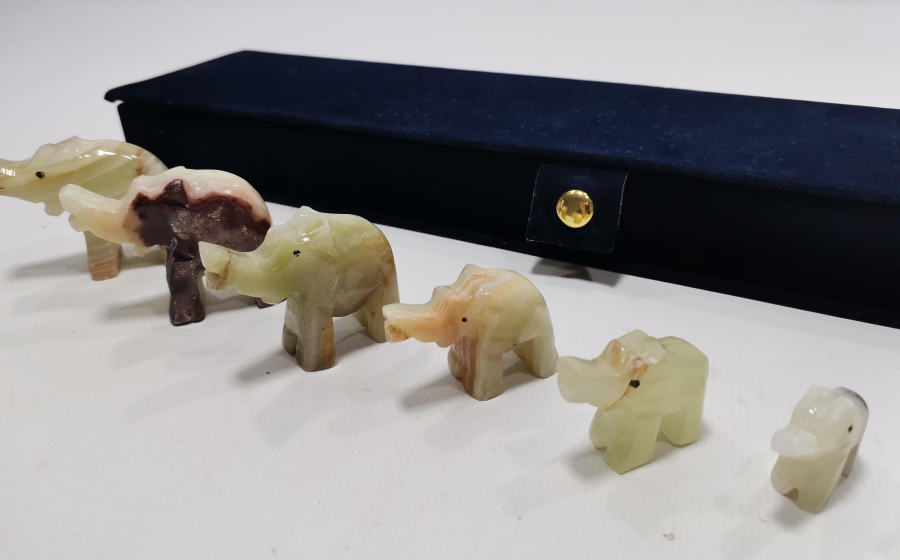 ORİJİNAL KUTUSUNDA UZAKDOĞU YAPIMI ŞANS FİLİ TAKIMI