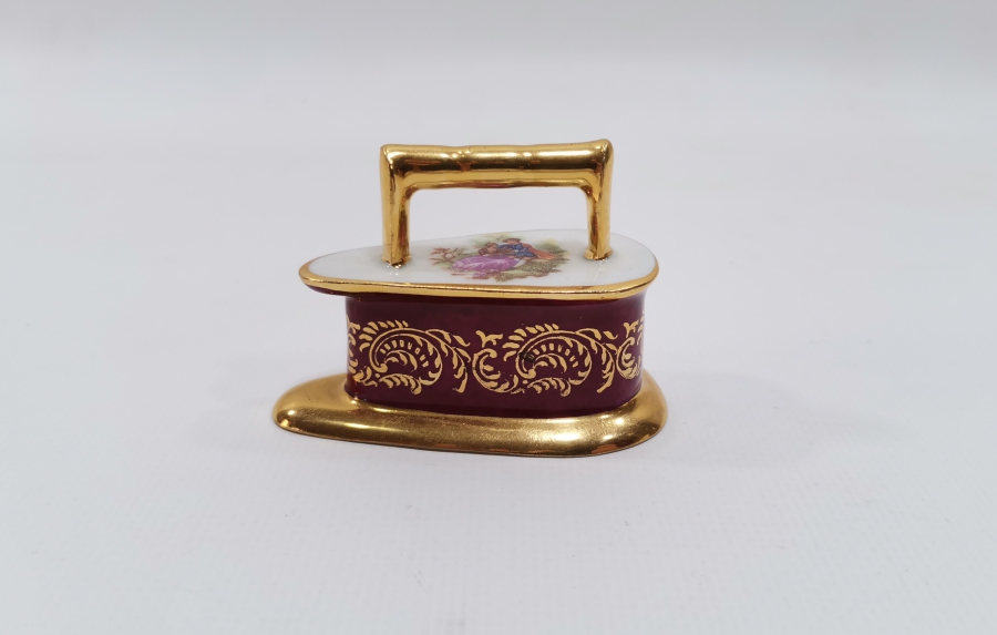 ÜZERİ ALTIN VARAKLI ÜTÜ FORMLU ANTİKA PORSELEN LİMOGES BİBLO