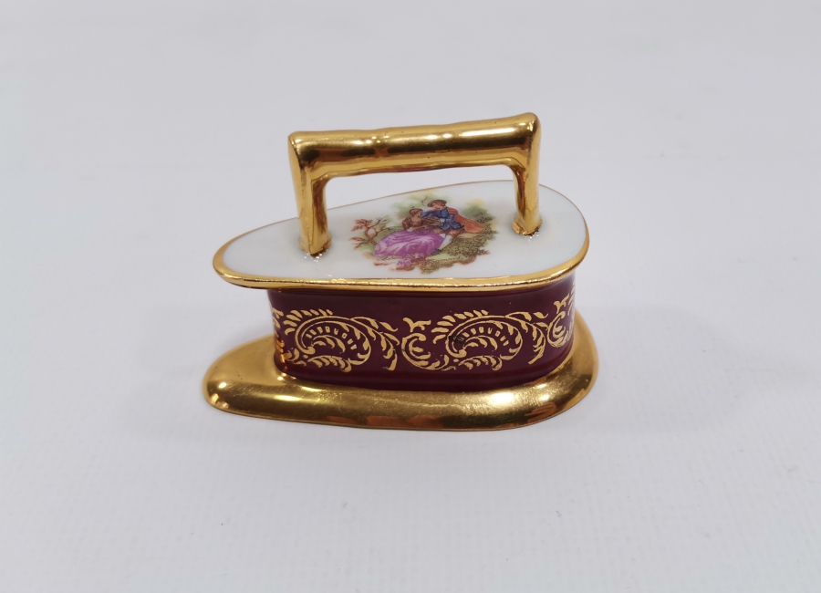 ÜZERİ ALTIN VARAKLI ÜTÜ FORMLU ANTİKA PORSELEN LİMOGES BİBLO