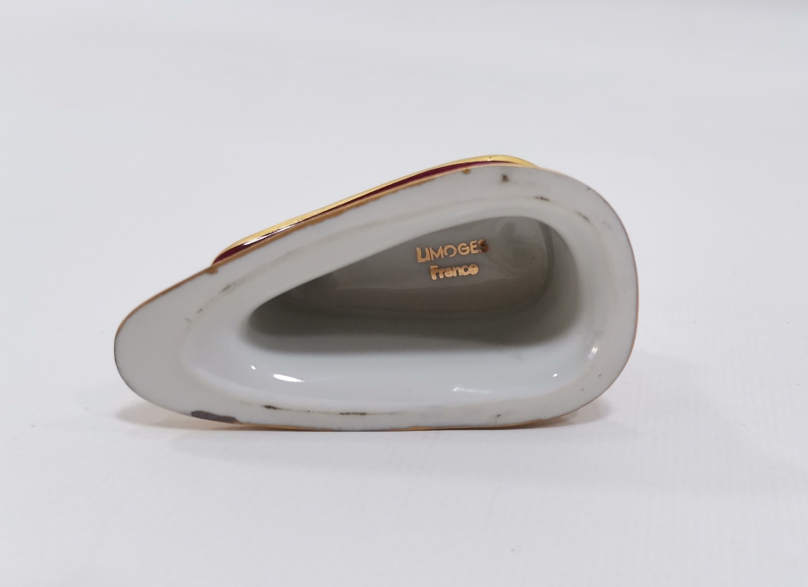 ÜZERİ ALTIN VARAKLI ÜTÜ FORMLU ANTİKA PORSELEN LİMOGES BİBLO