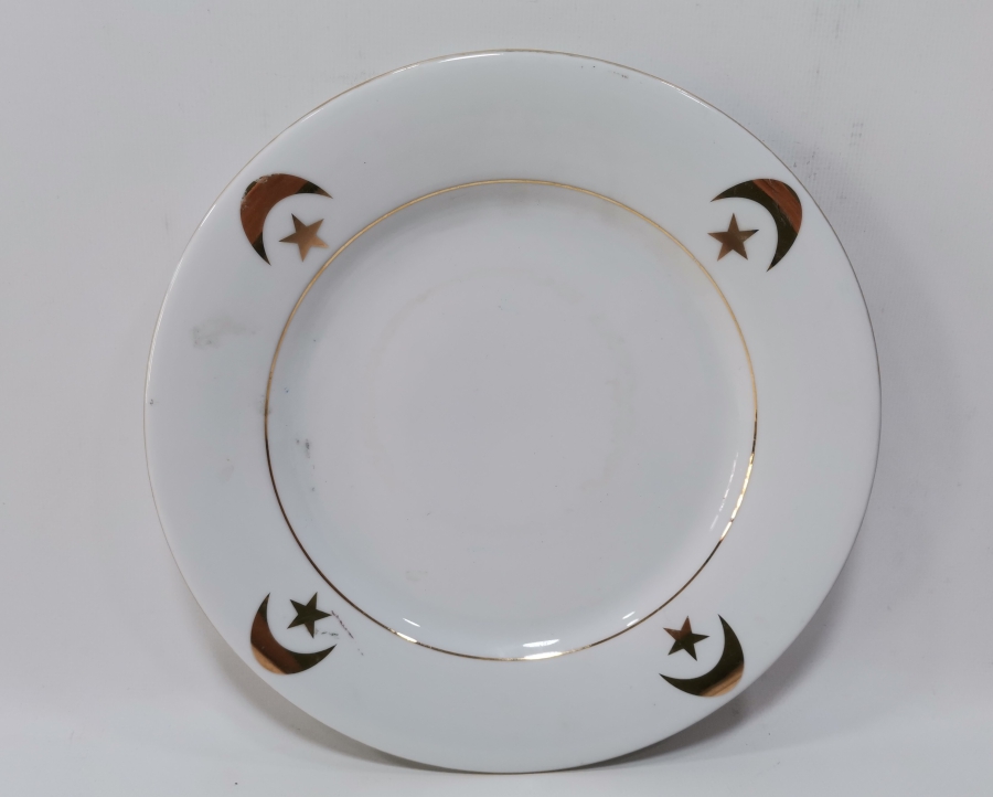 ÜZERİ AY YILDIZ FİGÜRLÜ OSMANLI DÖNEMİ PORSELEN TABAK