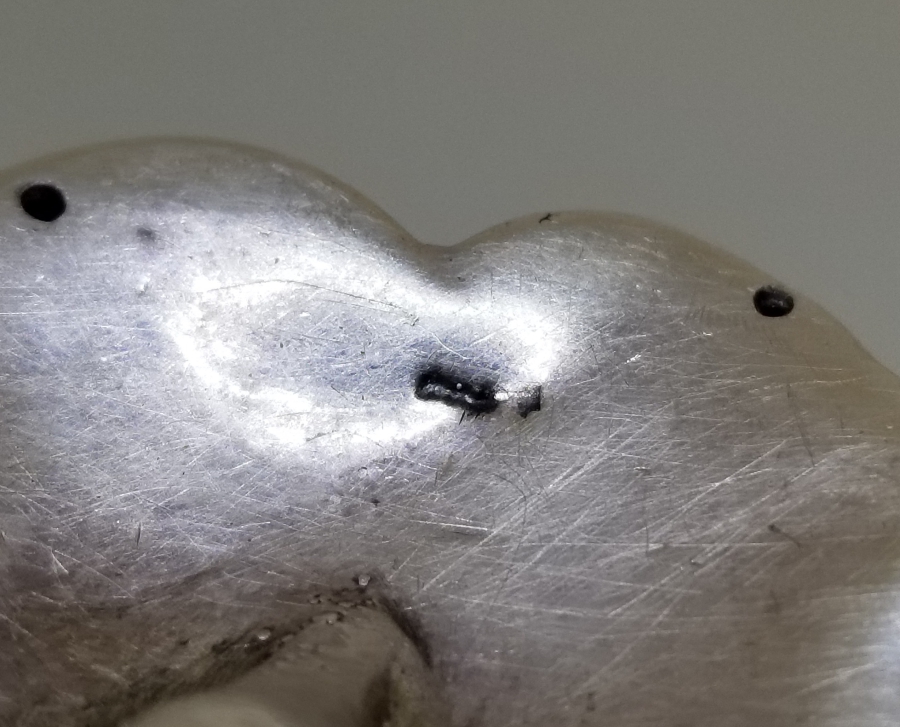 KABARTMA İŞÇİLİKLİ GÜL FORMLU GÜMÜŞ KOLYE UCU