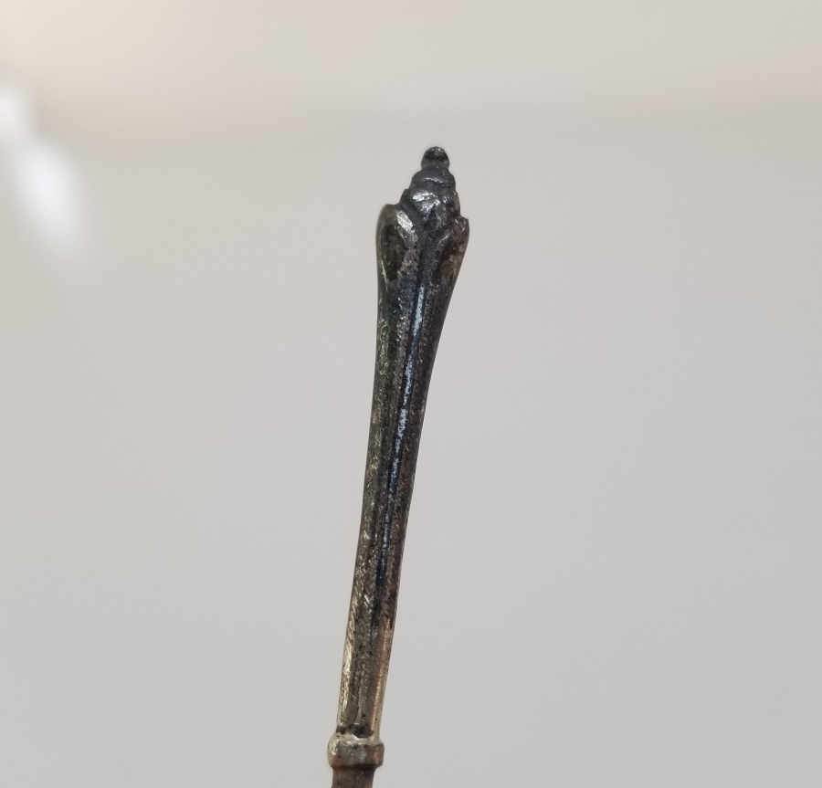 ÜST KISMI LALE FORMUNDA OSMANLI DÖNEMİ GÜMÜŞ İĞNE