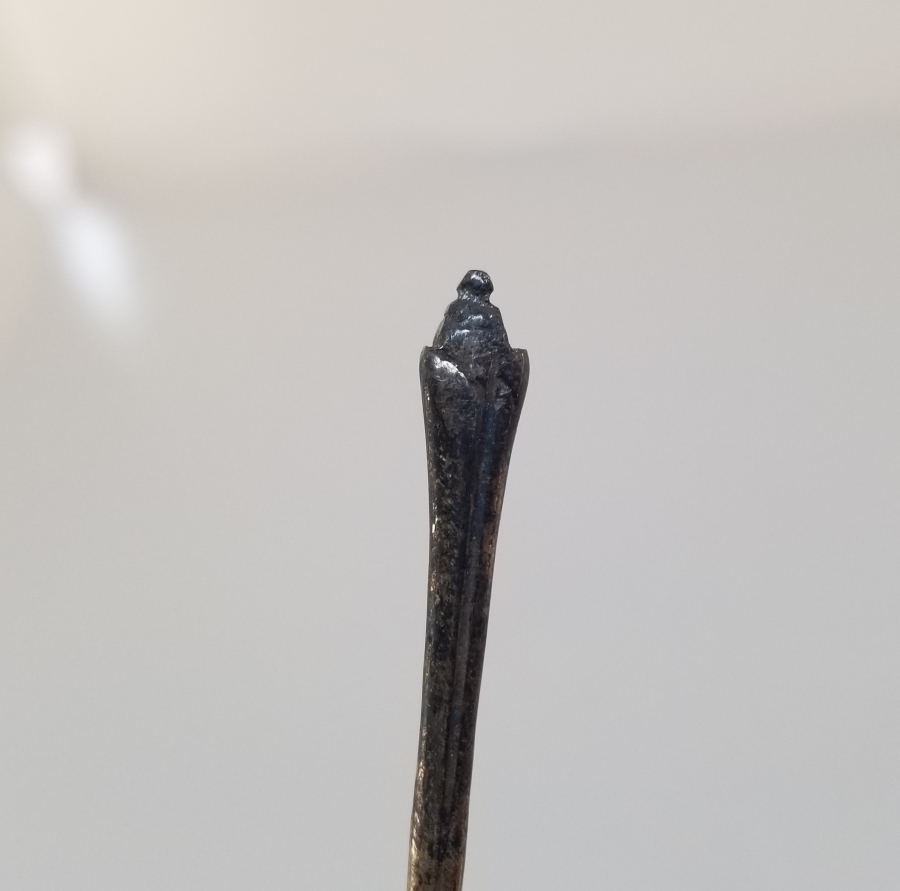 ÜST KISMI LALE FORMUNDA OSMANLI DÖNEMİ GÜMÜŞ İĞNE