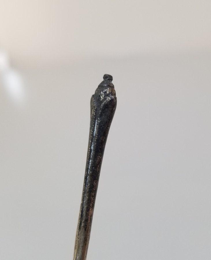 ÜST KISMI LALE FORMUNDA OSMANLI DÖNEMİ GÜMÜŞ İĞNE