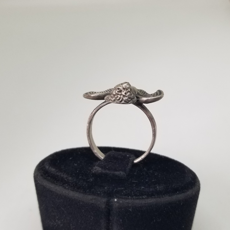 ÜZERİ MELEK FİGÜRLÜ ÖZEL YAPIM GÜMÜŞ YÜZÜK