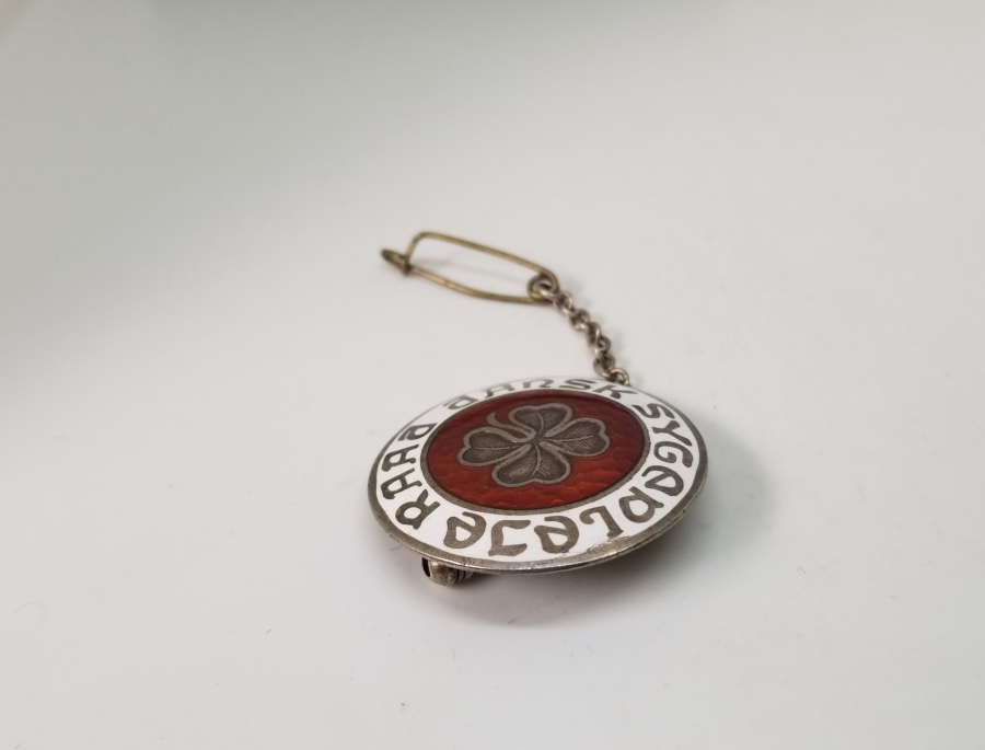 ÜZERİ MİNE İŞÇİLİKLİ ANTİKA GÜMÜŞ AVRUPA ROZET