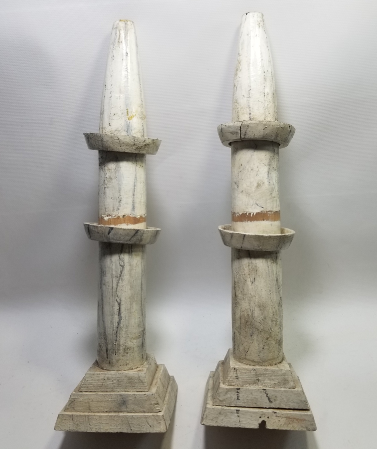 MİNARE FORMUNDA YAPILMIŞ OSMANLI DÖNEMİ İKİ ADET AHŞAP MİHRAP ŞAMDANI