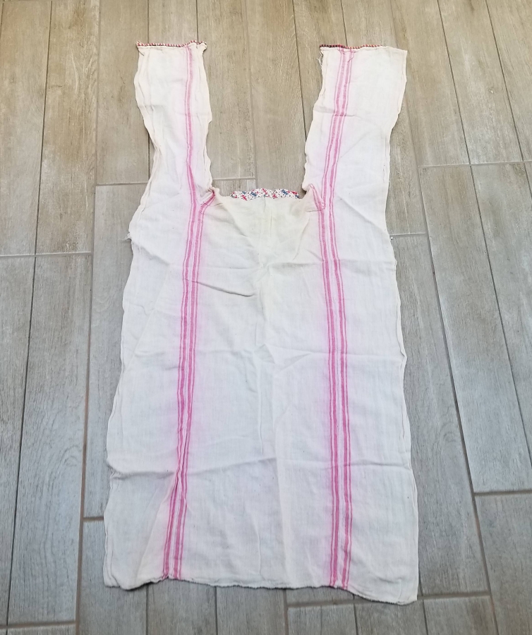 YAKASI VE KOLLARI İŞLEMELİ OSMANLI DÖNEMİ İPEKLİ GELİN İÇLİĞİ