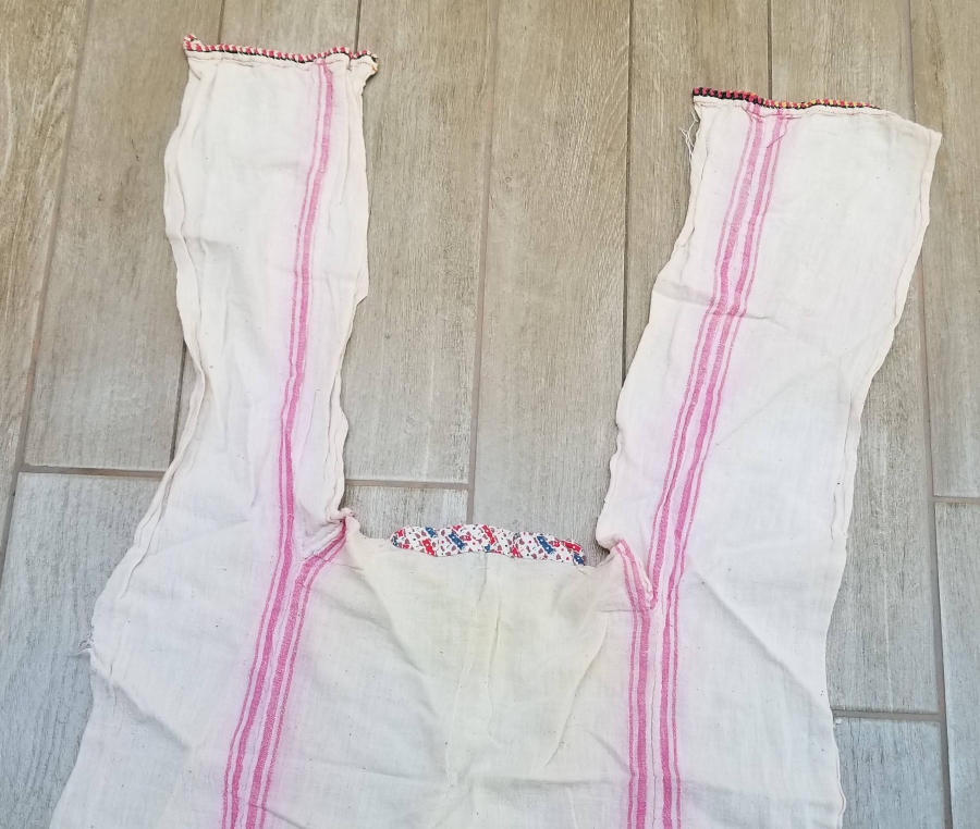 YAKASI VE KOLLARI İŞLEMELİ OSMANLI DÖNEMİ İPEKLİ GELİN İÇLİĞİ