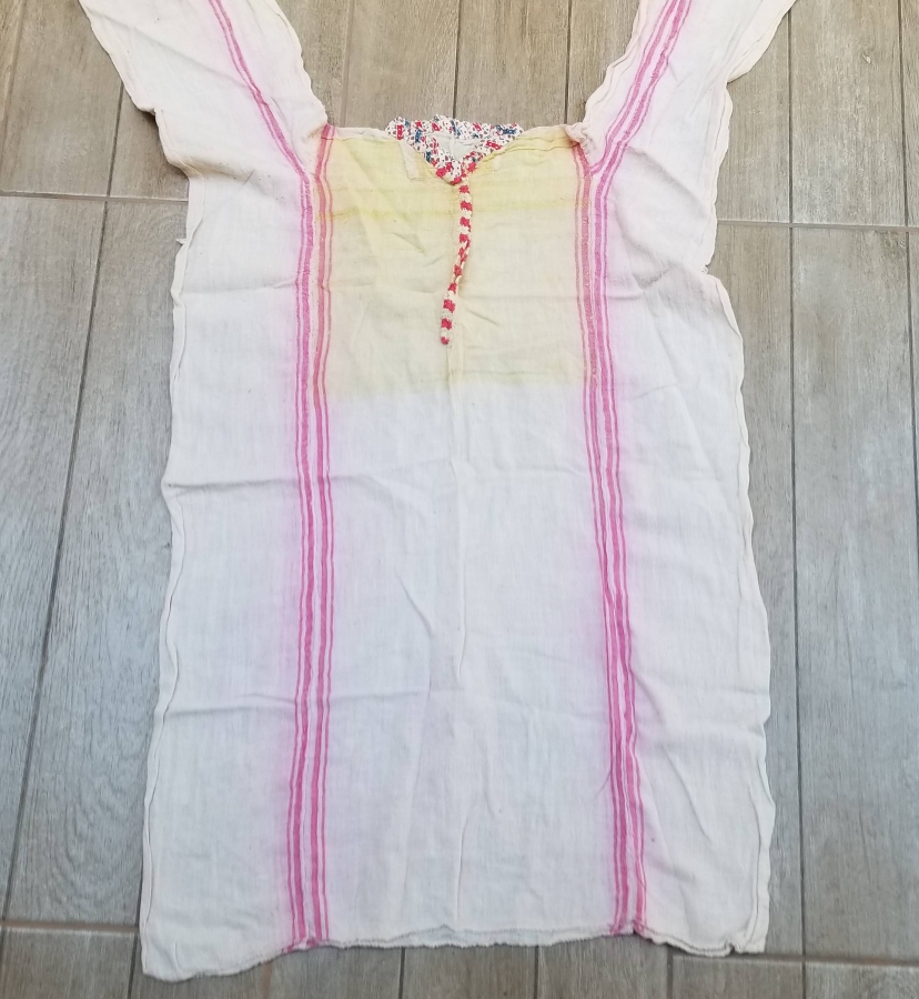 YAKASI VE KOLLARI İŞLEMELİ OSMANLI DÖNEMİ İPEKLİ GELİN İÇLİĞİ