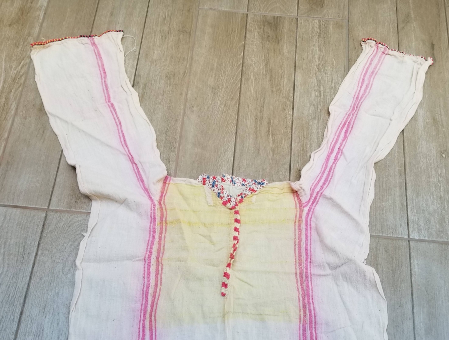 YAKASI VE KOLLARI İŞLEMELİ OSMANLI DÖNEMİ İPEKLİ GELİN İÇLİĞİ