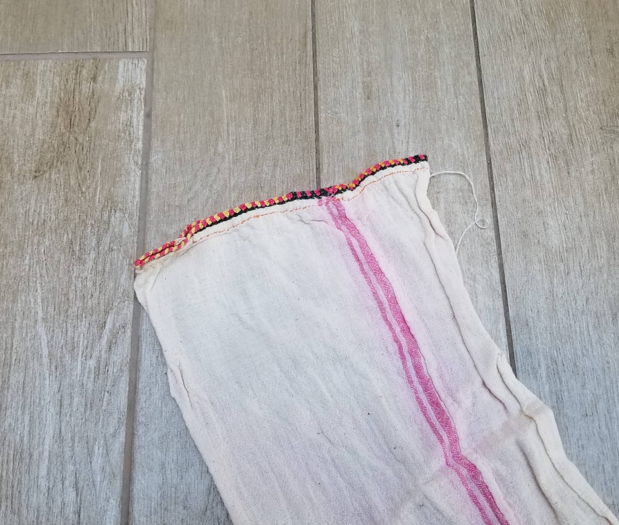 YAKASI VE KOLLARI İŞLEMELİ OSMANLI DÖNEMİ İPEKLİ GELİN İÇLİĞİ